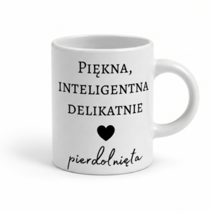 Kubek na urodziny „Piękna, delikatnie pie*dolnięta”